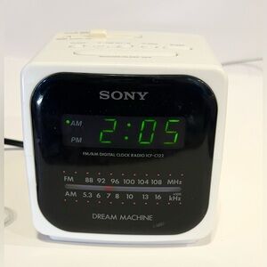 Sony Dream Machine Cube Alarm Clock AM/FM Radio Model ICF-C122 White LED Tested